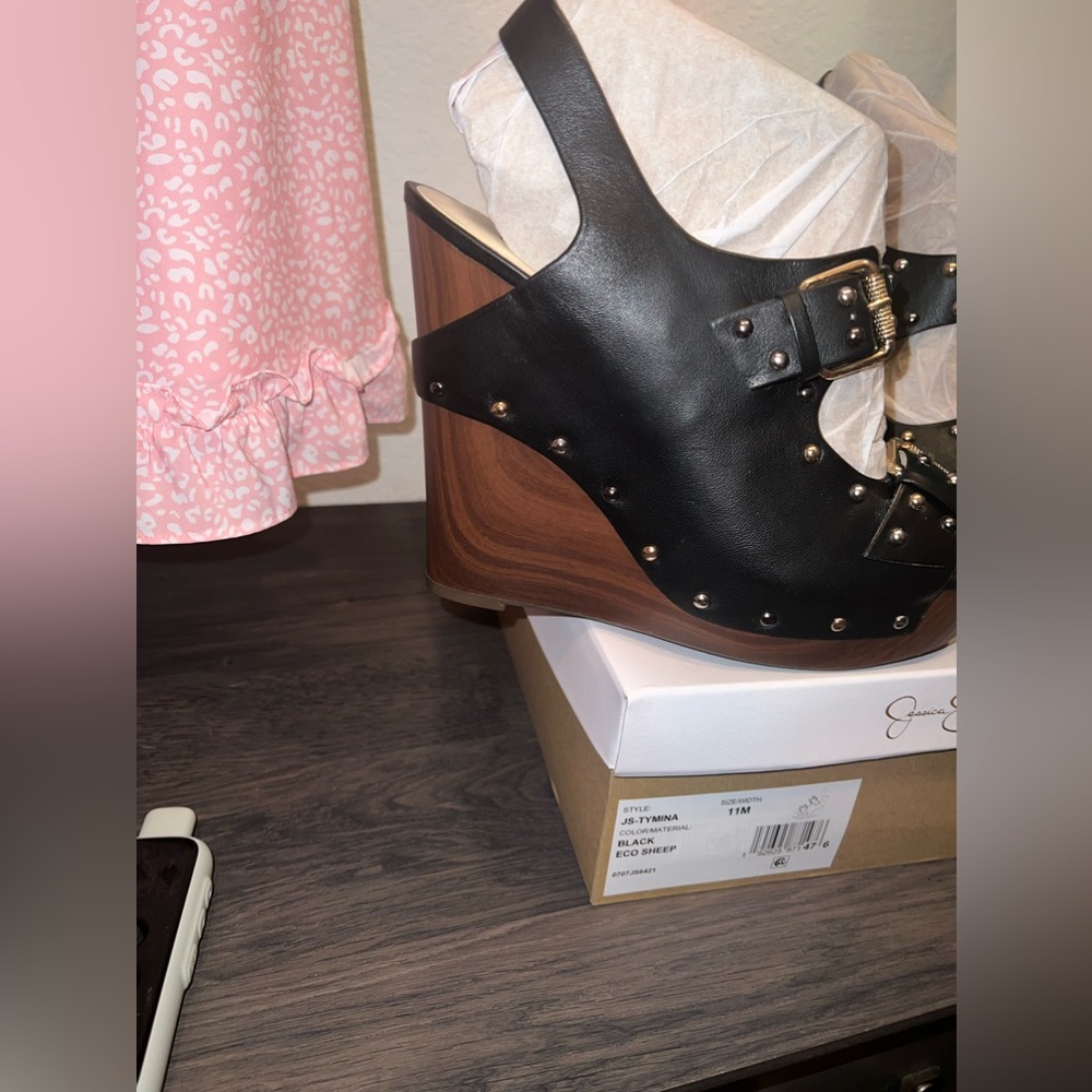 Jessica Simpson Shoes - Picture 2 of 3